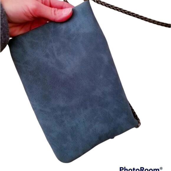 Blue Suede envelope bag with chain strap - Picture 9 of 12